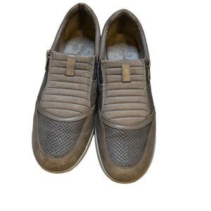 Walking Cradles Women's Tan Leather Zip Sneakers Size 9